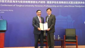 Menteri Koordinator Bidang Kemaritiman dan Investasi (Menko Marves), Luhut Pandjaitan meraih gelar kehormatan dari Tsinghua University di China.