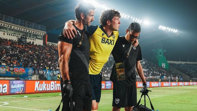 Ole Romeny Dibopong Tim Medis Oxford United