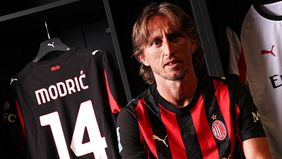 AC Milan baru saja mengumumkan Luka Modric sebagai pemain baru dengan status bebas transfer setelah kontrak pemain asal Kroasia itu tidak diperpanjang Real Madrid.