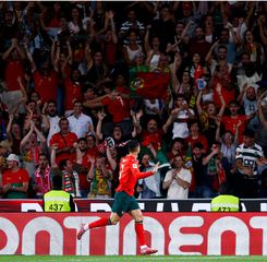 Cristiano Ronaldo Kasih Jam Tangan Mewah ke Skuad Timnas Portugal