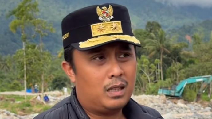 Wakil Gubernur Sumatera Barat Vasko Ruseimy mengungkapkan kemarahannya saat mengetahui aki alat berat diterjunkan ke lokasi bencana dicuri. 