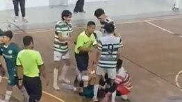 Parah! Pemain Futsal Sengaja Injak Leher Lawan Sampai Korban Masuk RS