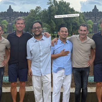 Alex pastoor dan Gerald Nonton Laga PSS Sleman-Persija Jakarta