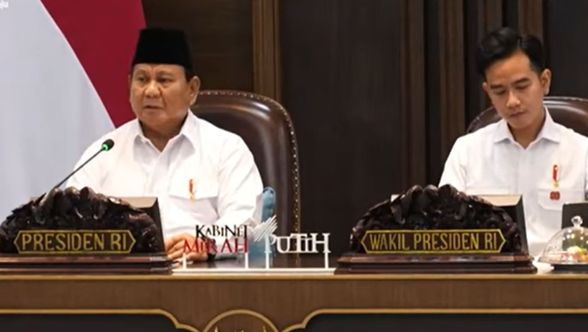 Presiden Prabowo Pimpin Rapat Kabinet di Istana