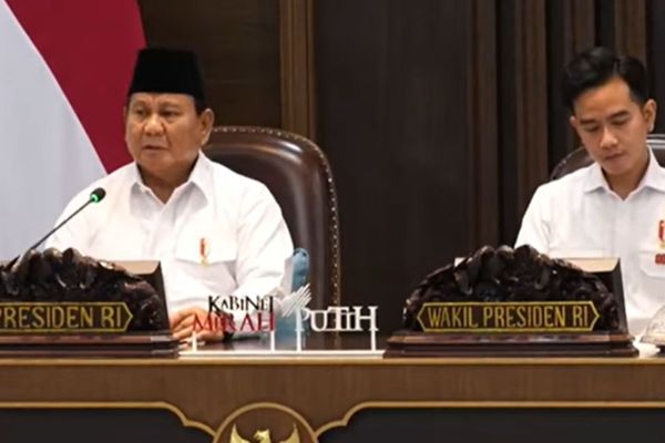 Presiden Prabowo Pimpin Rapat Kabinet di Istana