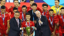 Presiden FIFA Gianni Infantino Serahkan Trofi Piala AFF 2026