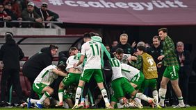Irlandia berhasil lolos ke babak playoff Piala Dunia 2026 secara dramatis setelah menumbangkan Hungaria dengan skor 3-2 di Stadion Puskas Arena pada Senin dini hari tadi, 17 November 2025.