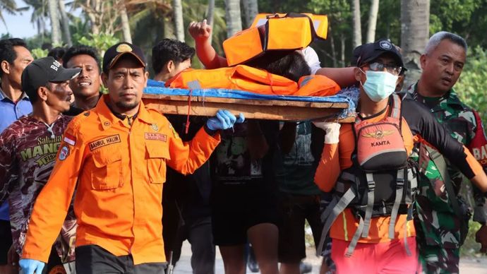 80 Prajurit Dikerahkan, Misi Penyelamatan Korban Kapal Tenggelam di Selat Bali Dimulai