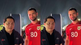 Menteri BUMN dan Ketua PSSI, Erick Thohir mengajak salah satu pemain Timnas Indonesia yaitu Jordi Amat untuk ikut karnaval memeriahkan HUT ke-80 Indonesia.