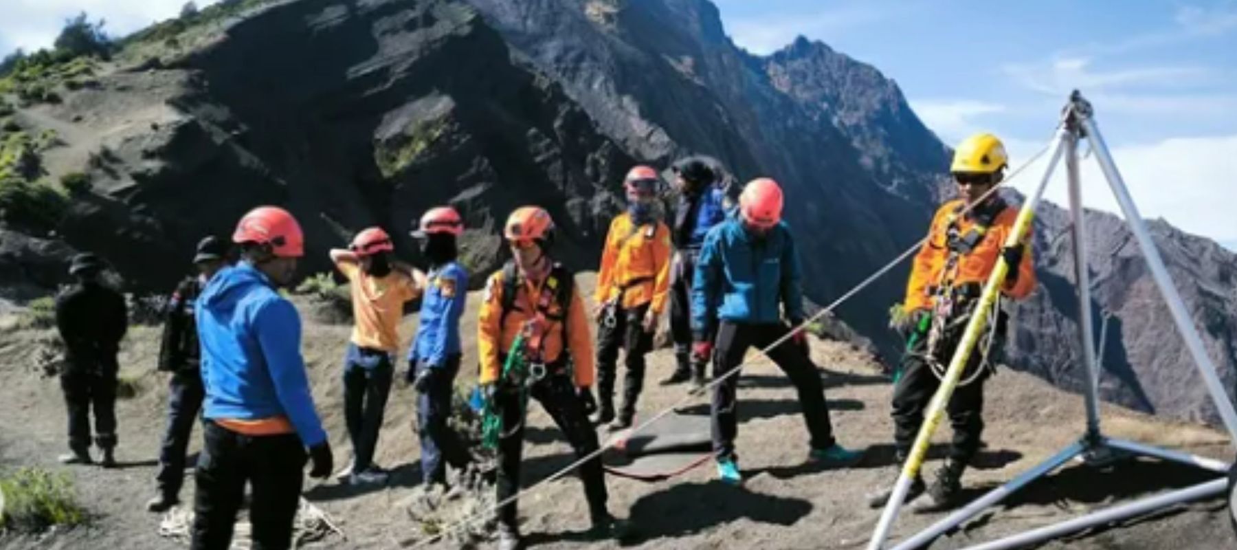 Jalur Pendakian Gunung Rinjani Ditutup Imbas Jatuhnya WNA Brasil