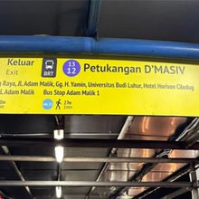 Viral Transjakarta Ubah Nama Halte Petukangan Utara Jadi Petukangan D'Masiv di Jaksel