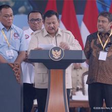 Prabowo Guyon Bareng Pramono di Hari Buruh: Bowonya Sama, Partainya Lain