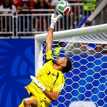 Kiper Tanjung Verde Vozinha Selamatkan Gawang 8 Kali saat Lawan Lionel Messi Dkk
