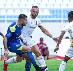 Hasil Super League: Dwi Gol Dalberto Luan Bawa Arema FC ke Puncak