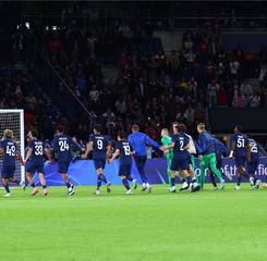 Klasemen Liga Champions: Eintracht Frankfurt dan PSG di Puncak