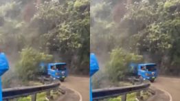 Viral Detik-detik Mobil Truk Hampir Tertimpa Longsor di Sitinjau Lauik Padang