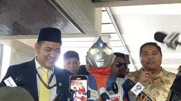 Ternyata Ini Alasan Jamaludin Malik Pakai Baju Ultraman saat Pelantikan Anggota DPR