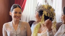 Jadi Bridesmaid, Enzy Storia Tulis Pesan Haru untuk Febby Rastanty