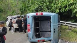 Mini Bus yang Terguling di Cikajang Sukabumi Miliki Kampus di Cianjur