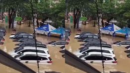 Puluhan Mobil dan Ruko Terendam Banjir di Grand Galaxy City Bekasi