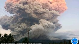 Gunung Lewotobi di Flores Timur Erupsi Lagi