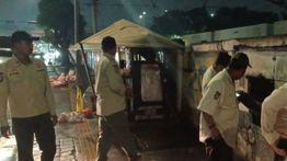 Satpol PP Tangkap Wanita Tengah Konsumsi Miras di Tembok Jatinegara