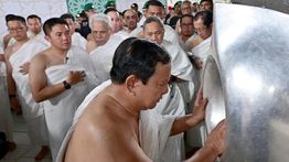 Prabowo Umrah dan Sapa Jemaah Indonesia di Mekkah