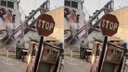 Forklift Dihantam Kereta Api di Surabaya, Berhenti di Tengah Rel Jadi Petaka