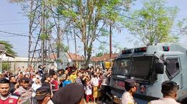 Ratusan Warga Berkerumun di Lokasi Rekonstruksi Pembunuhan Wanita di Cisauk