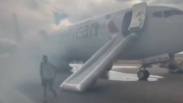 Pesawat Boeing 737 American Airlines Terbakar Hebat, 173 Penumpang Dievakuasi