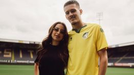 Momen Mesra Jennifer Coppen Temani Justin Hubner saat Kenalan Pemain Baru Fortuna Sittard