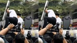 Bupati Pati Sudewo Dilempari Botol Minuman saat Temui Massa, Akhirnya Masuk ke Barracuda