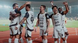 Hasil Super League: Persib Tumbang, Persija dan Borneo FC Kokoh di Puncak