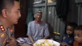 Kapolres Gowa Beri Bantuan Dua Bocah Viral yang Kumpulkan Sisa Makanan Upacara HUT RI