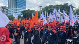 Ribuan Buruh Sudah Penuhi Depan Gedung DPR Sejak Pagi Tadi