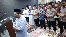 Polri Gelar Shalat Gaib untuk Almarhum Driver Ojol Affan Kurniawan