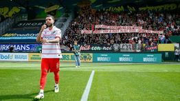 Suporter NEC Nijmegen Beri Salam Perpisahan ke Calvin Verdonk