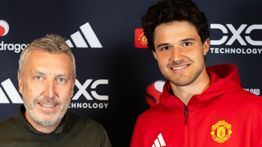 Manchester United Resmi Datangkan Kiper Senne Lammens