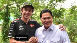 Momen Akrab Erick Thohir dan Valentino Rossi Saat Makan Siang di Lombok