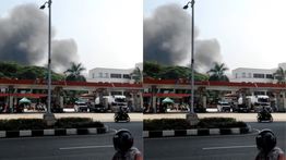 Kebakaran Landa Pemukiman di Kelapa Gading, Asap Hitam Membumbung Tinggi ke Langit