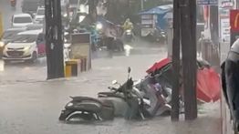 Hujan Deras Disertai Angin dan Petir Terjang Depok, Warga Diminta Waspada