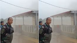 Rumah Hanyut Diterjang Banjir di Padang, Kopka Marinir Ikhwan Arif Tetap Teguh