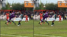 Tendangan Kungfu dari Kiper PSIR Rembang Bikin Pemain Persikaba Blora Terkapar