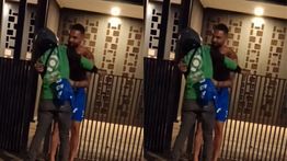 Driver Ojol Ini Dapat Jersey Usai Antar Pesanan ke Rumah Layvin Kurzawa