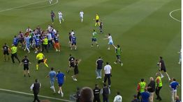 Kiper Zaragoza Pukul Wajah Kapten Huesca Hingga Terkapar