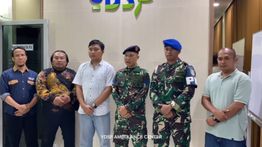 Oknum Anggota TNI AL Minta Maaf Usai Gebrak Mobil Ambulans di Surabaya