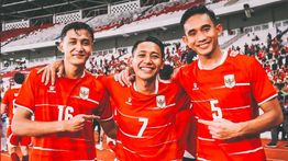 Beckham Putra Diejek Suporter, Rizky Ridho Pasang Badan