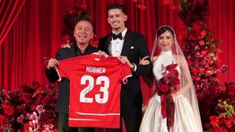 Hadir Dinikahan Justin Hubner dan Jennifer Coppen, Iwan Bule Dapat Hadiah Jersey