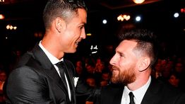 Cristiano Ronaldo Kirim Pesan Dukungan untuk Lionel Messi yang Berduka