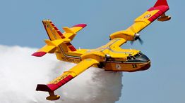 Spesifikasi Pesawat CL415MP Malaysia Mampu Angkut 6.137 Liter Air